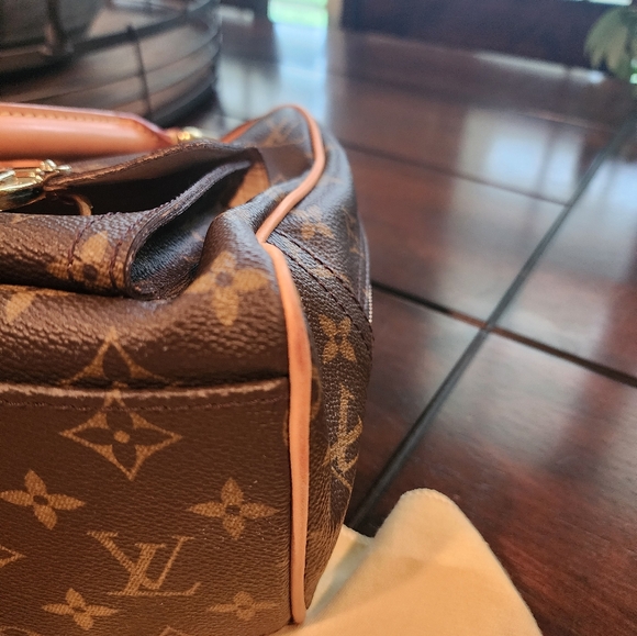 Authentic Louis Vuitton Manhattan GM - Picture 8 of 9